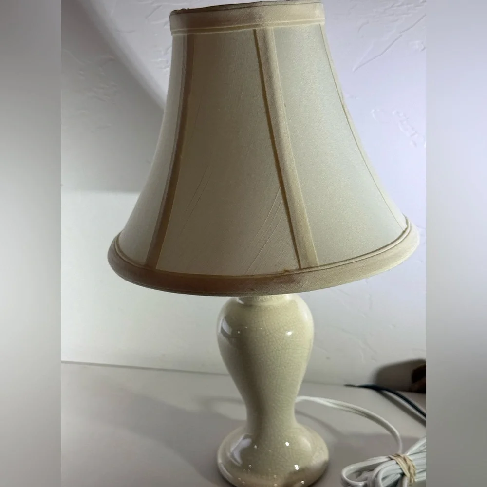 Vintage Cream Beige Table Lamp Accent Ceramic ~15”‎ Tall Decor